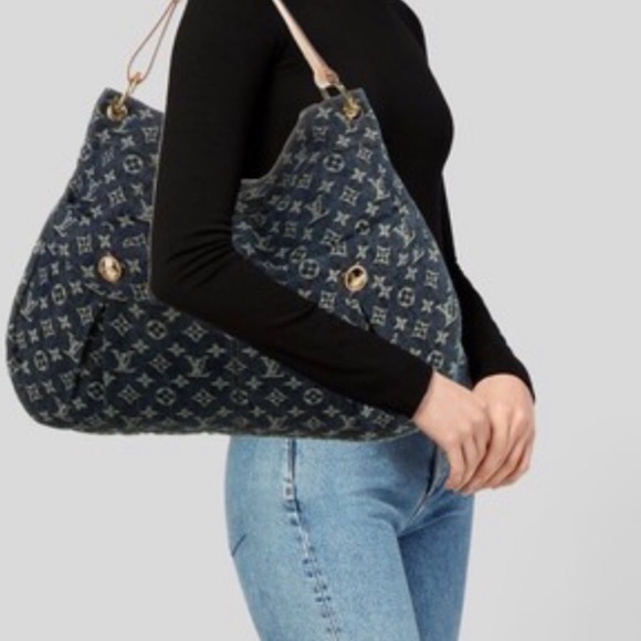 ⭐️Host Pick⭐️Authentic Louis Vuitton Denim Daily GM Monogram Hobo Bag - Picture 2 of 16